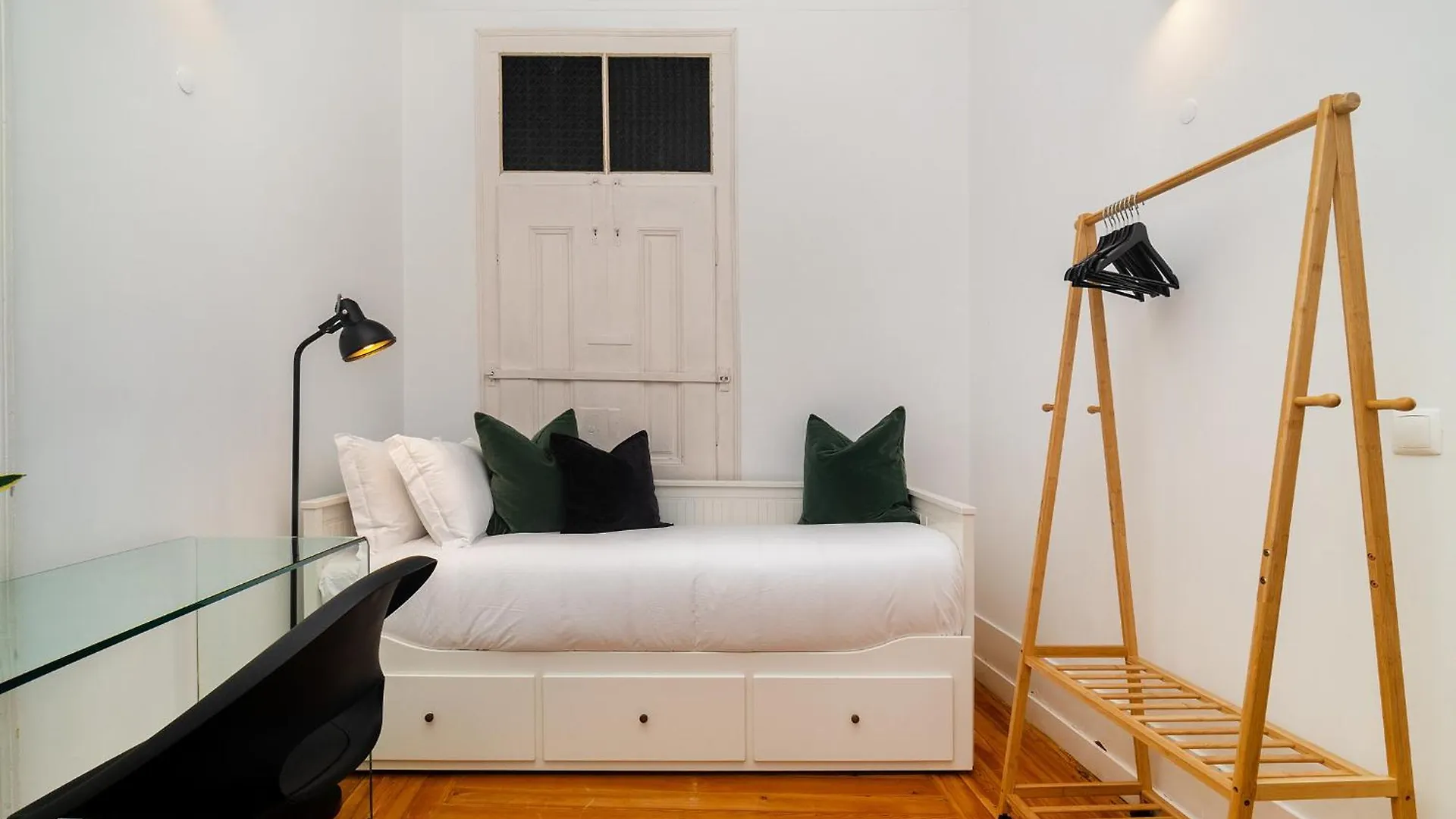 Whome Elegant Stay In Lisbon'S Historic Bairro Alto Lisbon