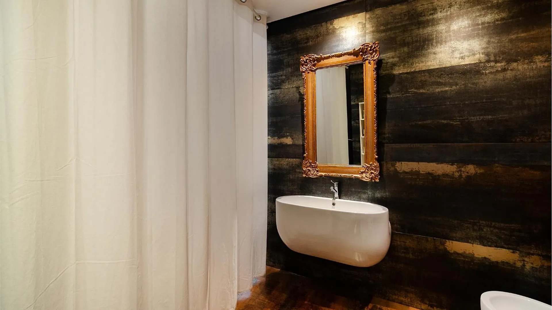 Apartment Whome Elegant Stay In Lisbon'S Historic Bairro Alto