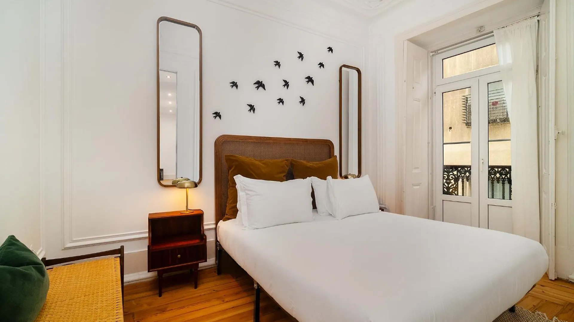 Whome Elegant Stay In Lisbon'S Historic Bairro Alto Lisbon